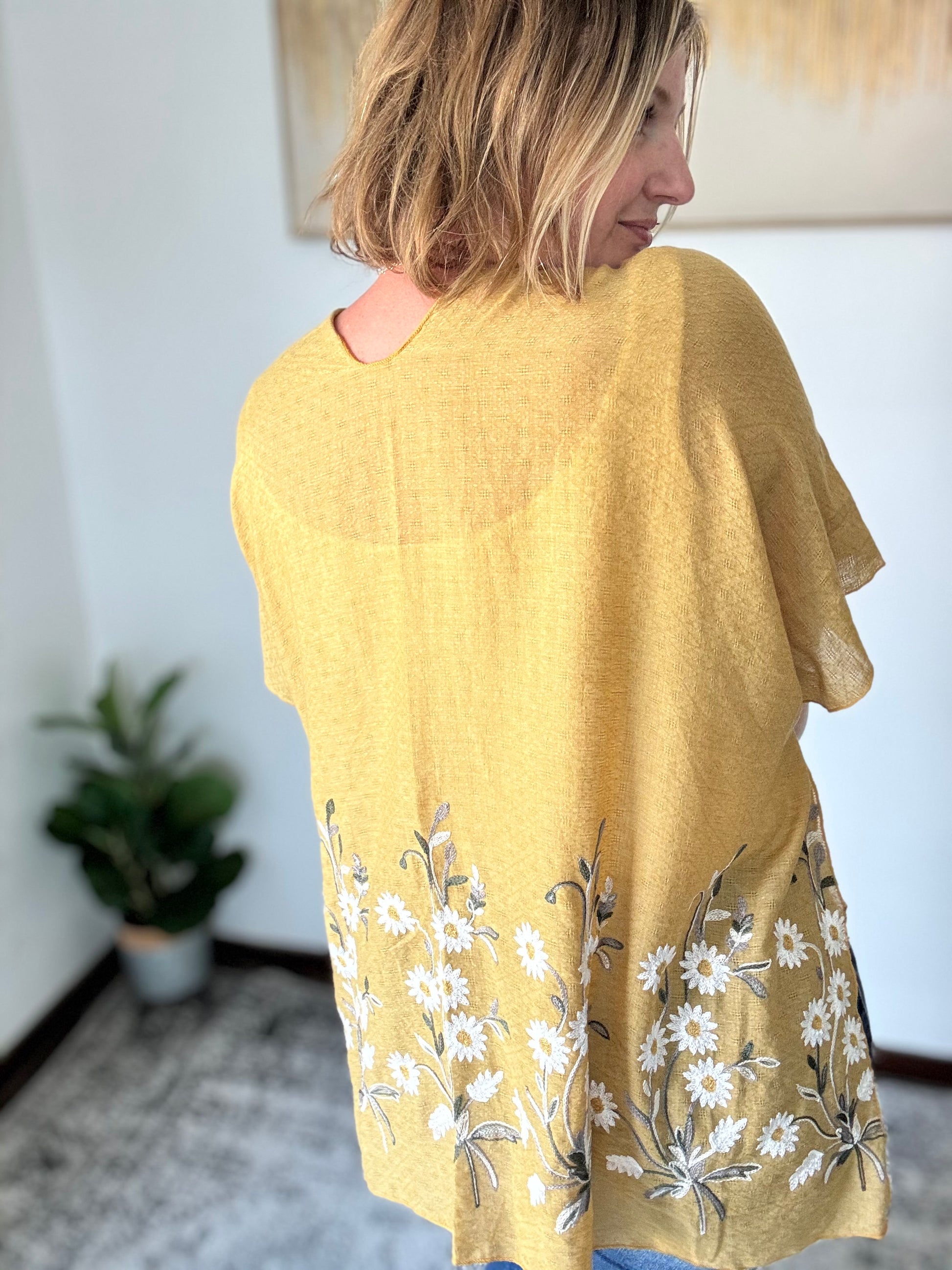 Embroidered Daisy Kimono