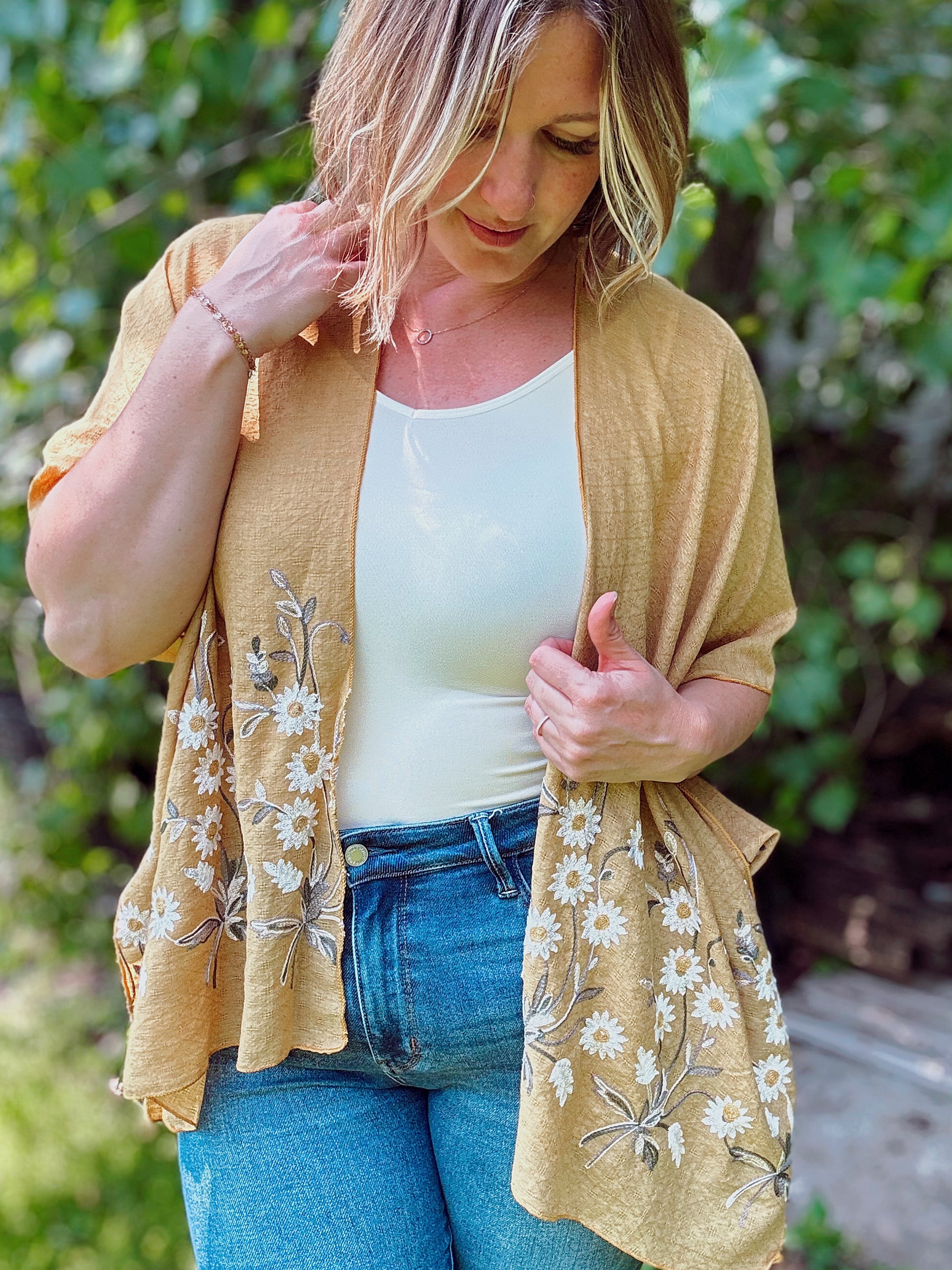 Embroidered Daisy Kimono