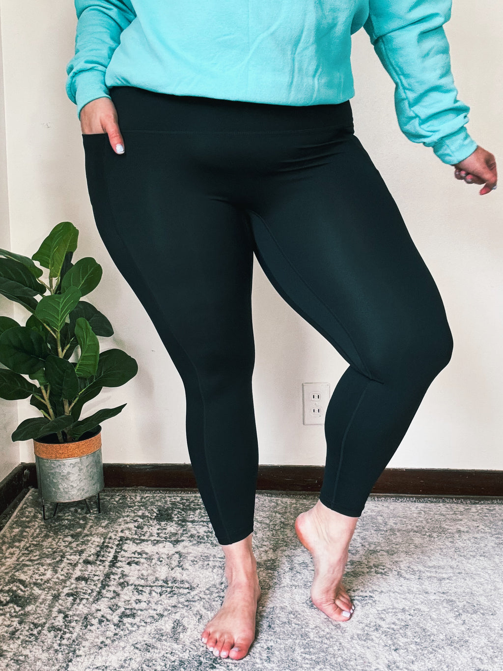 Coral Reef Black Pocket Leggings
