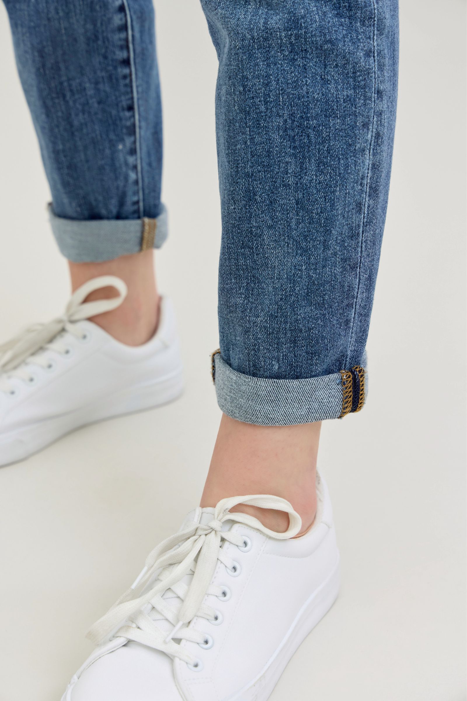 Judy Blue Bleach Splash Boyfriend Jeans