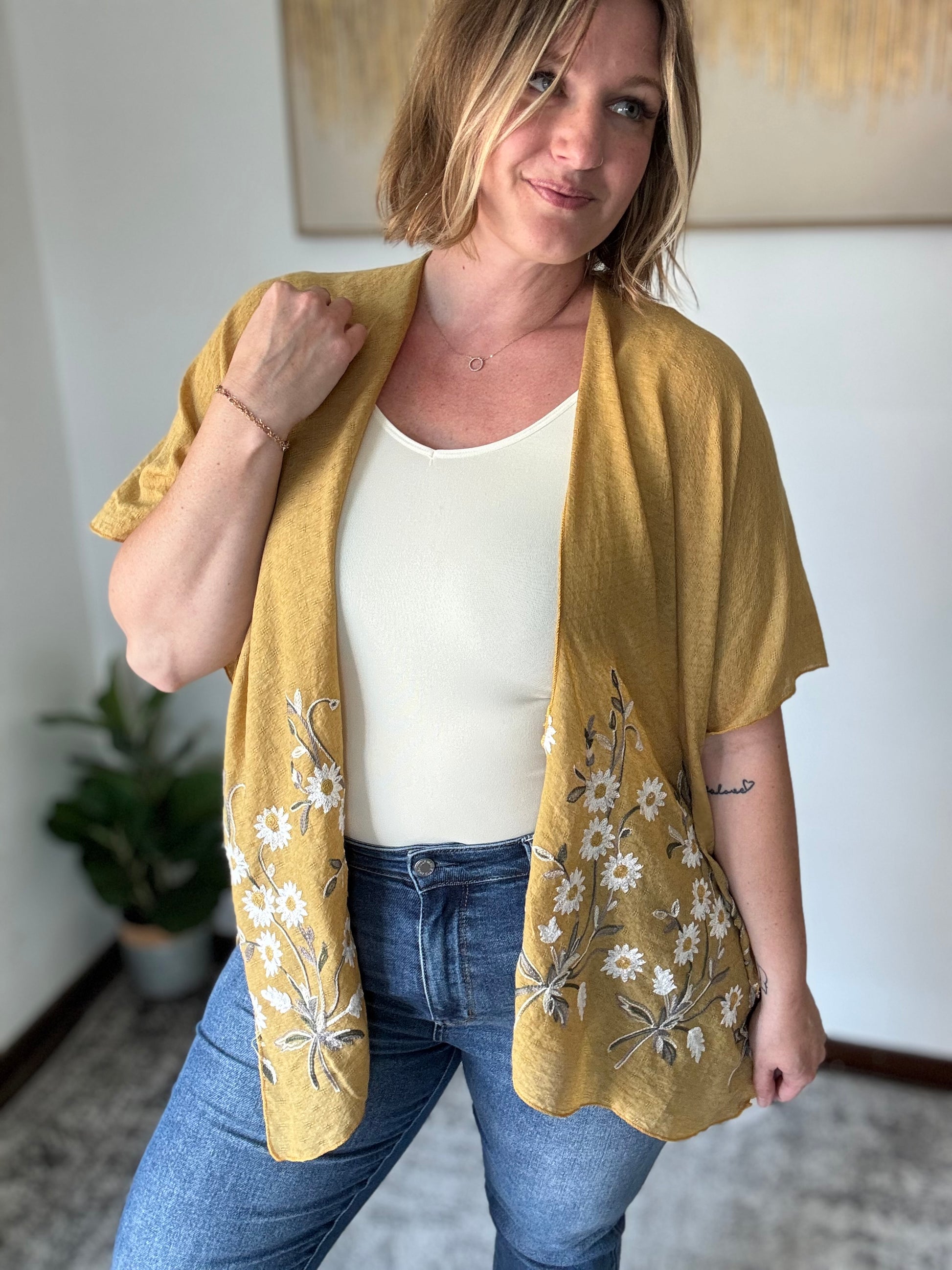 Embroidered Daisy Kimono