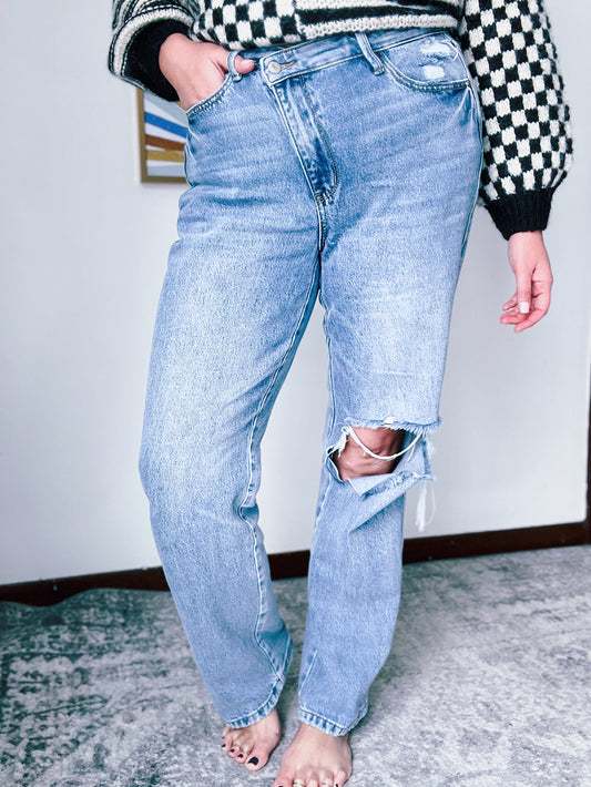 Judy Blue Tilted Stage Distressed Jeans